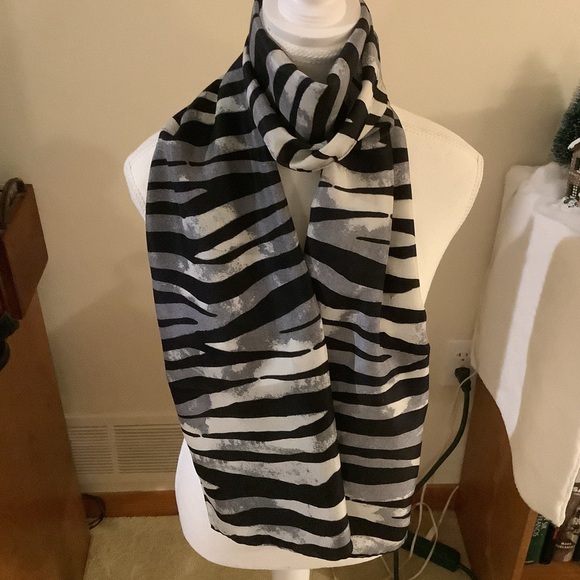 Talbots Rectangular Zebra Stripe Scarf - Picture 4 of 8